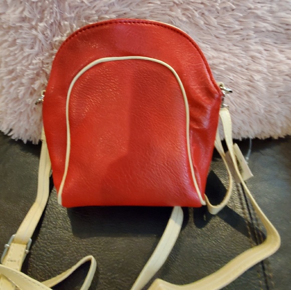 Red messenger bag - Picture 2 of 5
